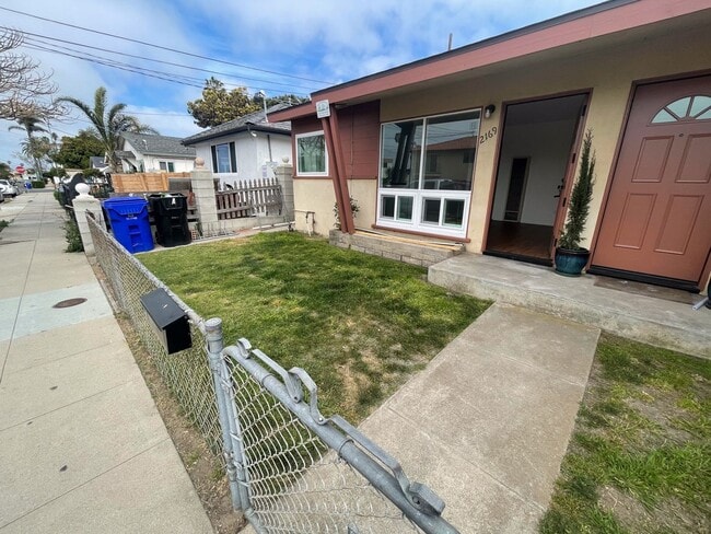 Building Photo - Ocean Beach Duplex Unit 2169 Froude Rental
