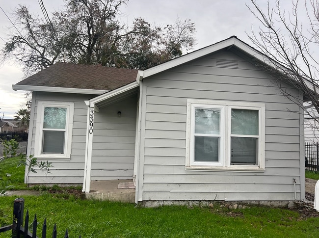 Building Photo - 3390 16th Ave