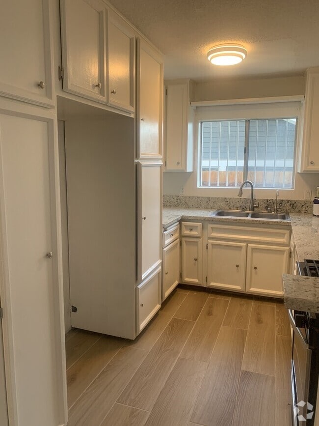 Kitchen - 1812 Mariposa Ave Rental