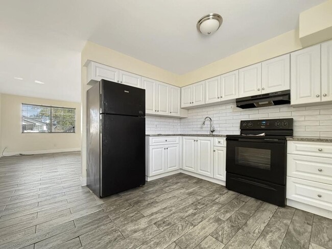 Photo - 820 State Ave