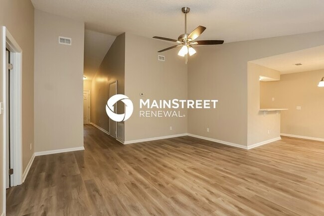 Photo - 3 Bedroom Pet-Friendly Home in Jacksonville, FL with Main Street Renewal
