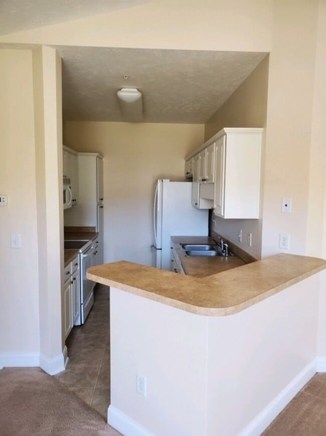 674 Algonquin Dr