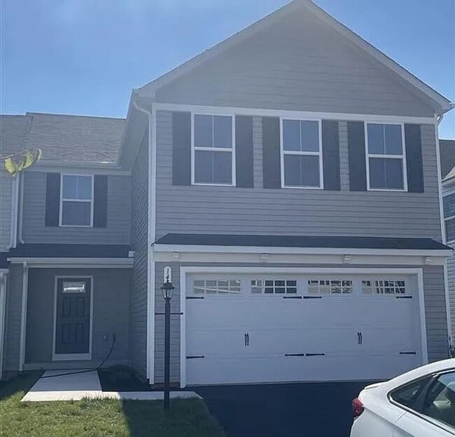 Building Photo - Gorgeous Locust Thicket Townhome