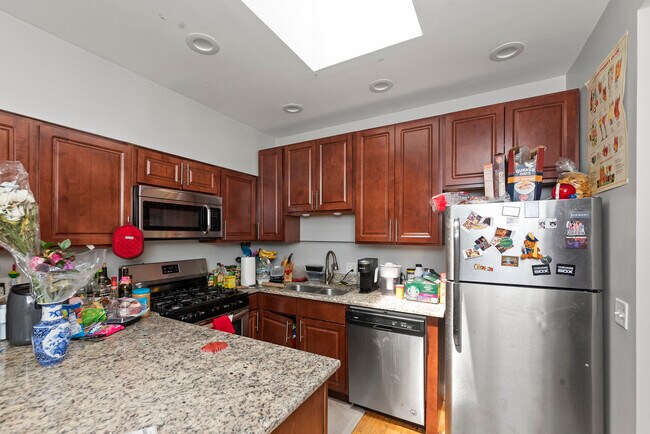 Photo - 1545 W Addison St Unit 2