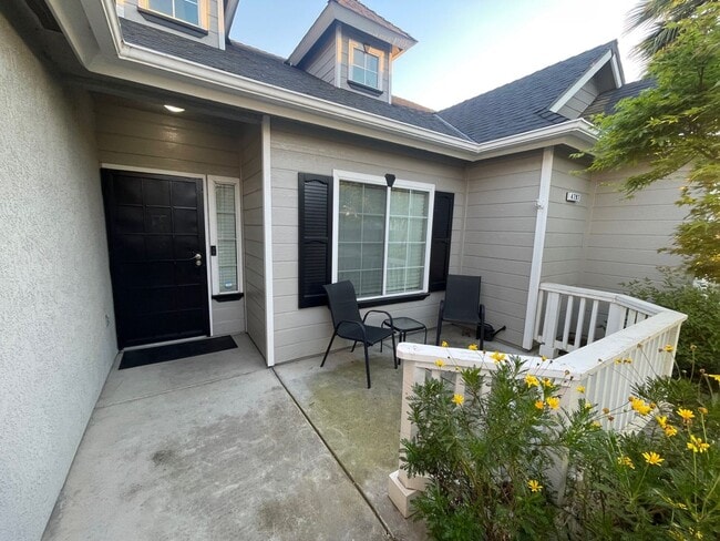 Photo - North West Fresno Modern/Updated Home, 3BR/2BA, Built 2004 - Lots of Amenities!