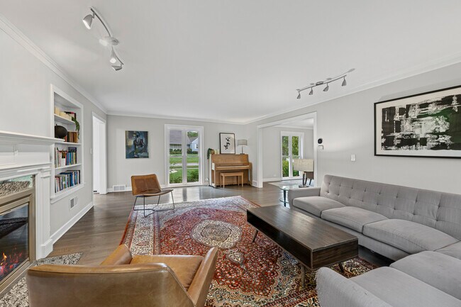 Photo - 930 Harvard Ct