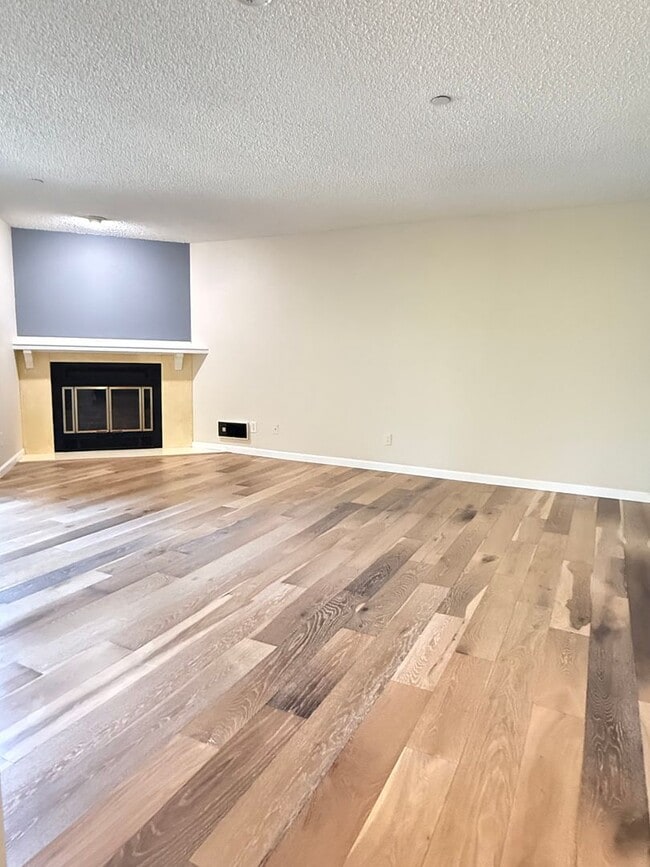 Photo - Well Maintained 2BD/2BTH Lynnwood Condo for Lease in Gated Community!