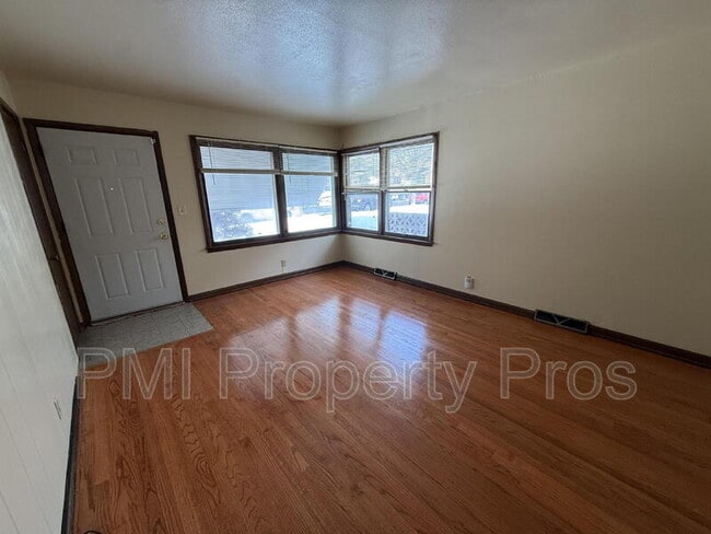 Photo - 5728 N 98th St