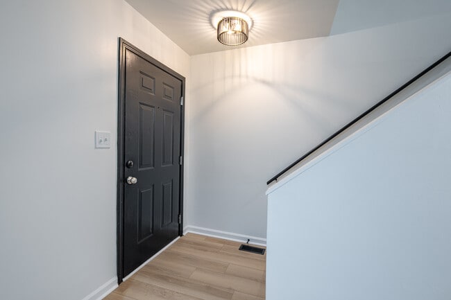 Photo - 1545 Springwood Dr SE