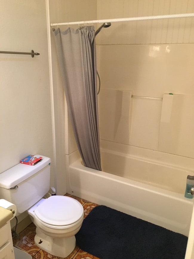 Baño - 4921 Dartmouth Dr Unidad #6