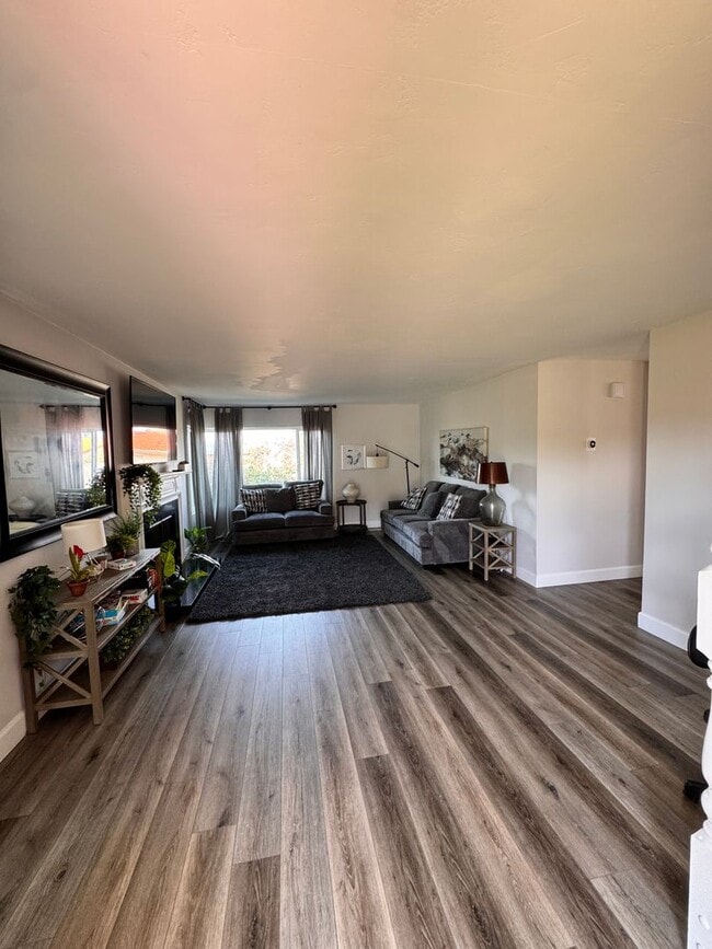 Photo - 1558-1564 Ebers St Unit 1562
