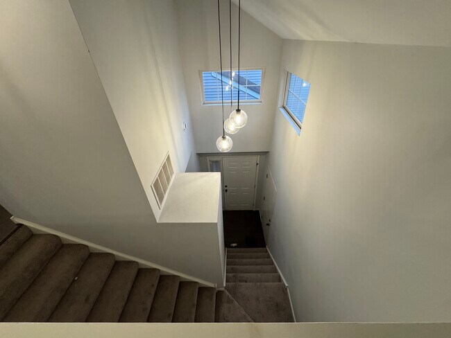 Escalera 1 - 268 Camel Bend Ct