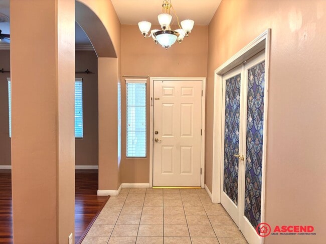 Photo - Lovely 5 Bedroom Home In River Oaks Area!