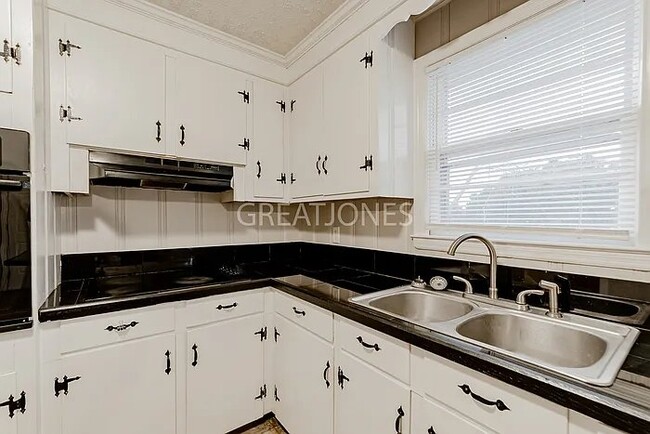 Photo - 1619 B Ave