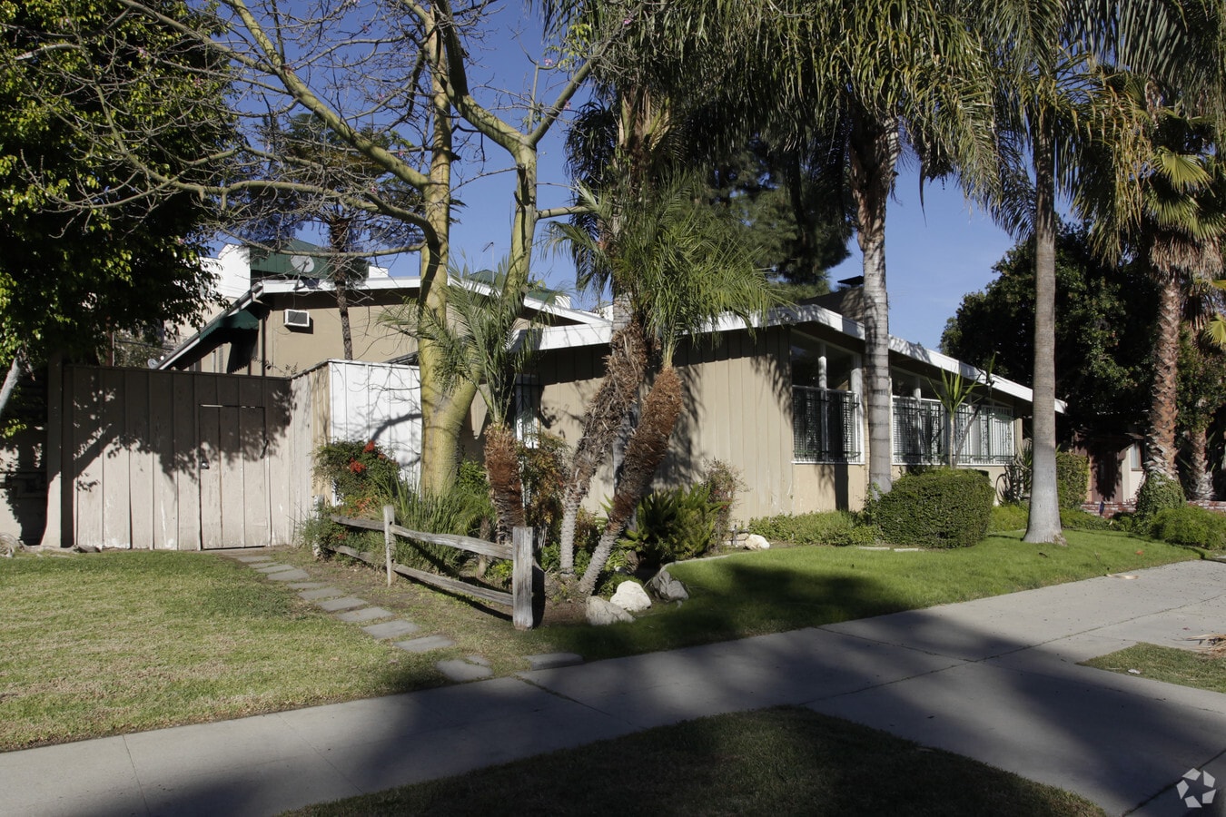 Photo - 12415 Archwood St