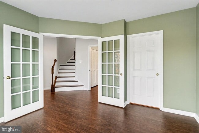 Photo - 5034 Strawbridge Terrace