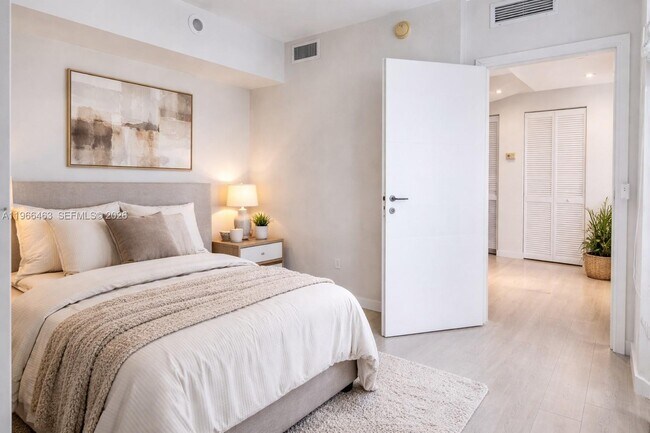 Photo - 300 S Biscayne Blvd Unit T-1711