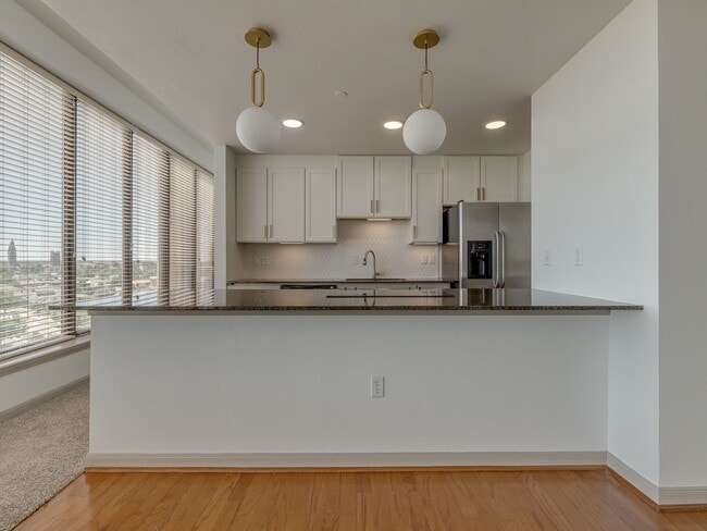 The Classen - Kitchen - The Classen Apartments