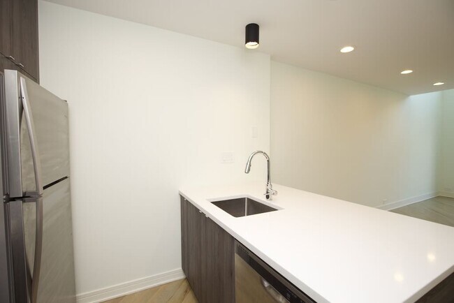 Photo - 843 W Grace St Unit 102H