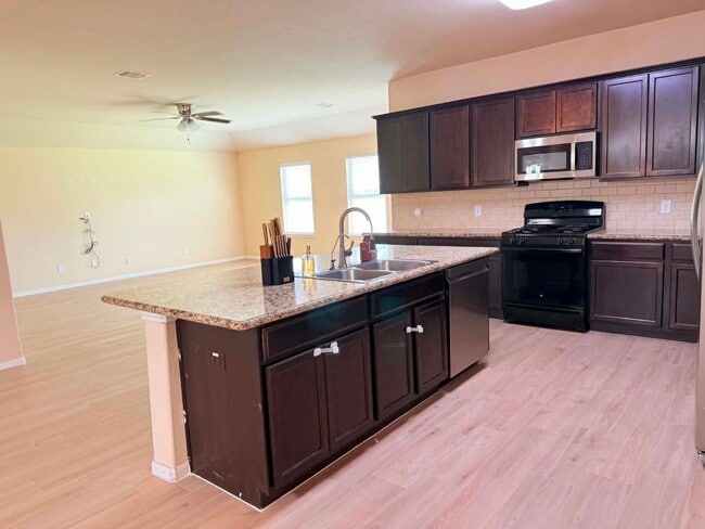 Building Photo - 9315 Claystone Ln