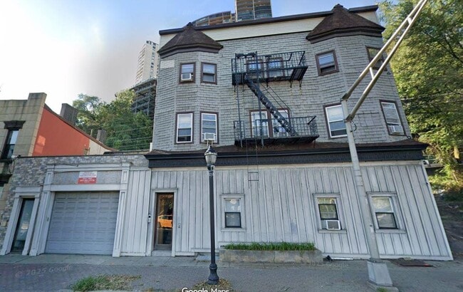 Building Photo - 1919 Willow Ave Unit 5