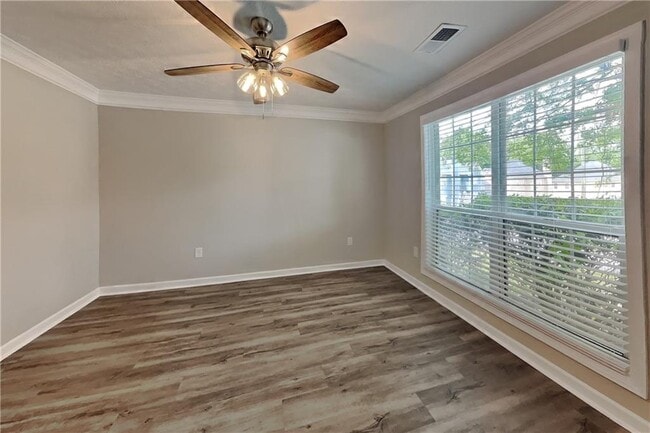 Photo - 1504 Farmlake Dr SE