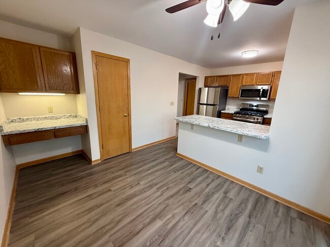 Comedor/Escritorio/Despensa/Cocina - 2042 Cliff Alex Ct S Unidad 3