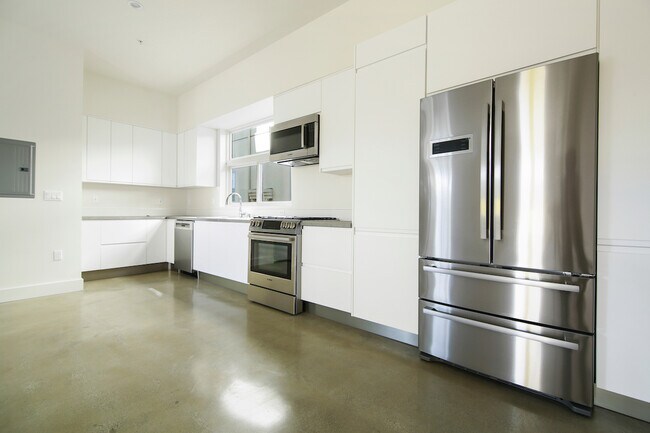 2496 S Centinela Ave
