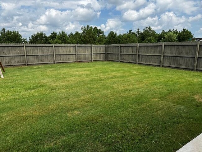 Photo - FENCED YARD, PRE-LEASE NOW!