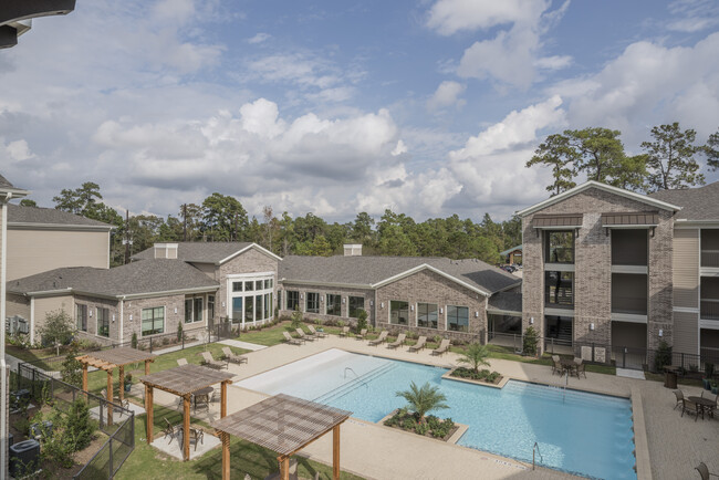 Resort Style Pool - One Town Park Rental