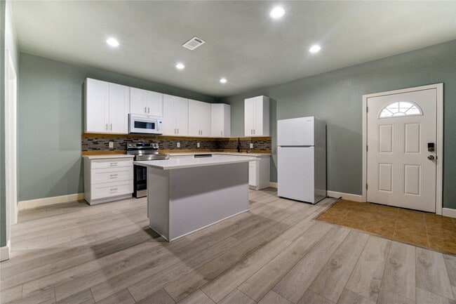 Photo - 4323 Continental Dr