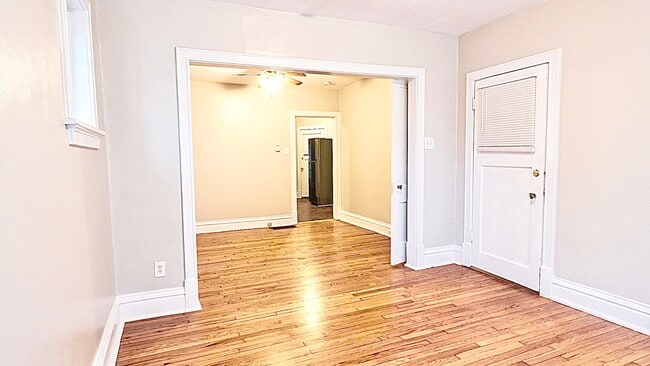 Building Photo - 4967 Lindenwood Ave Unit 1W Rental