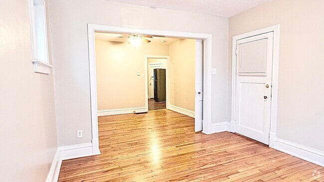 Building Photo - 4967 Lindenwood Ave Unit 1W Rental