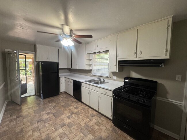 Photo - Brick One Level.