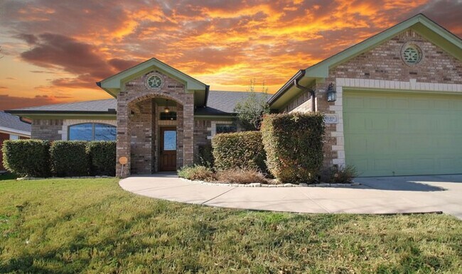 Building Photo - AVAILABLE NOW!