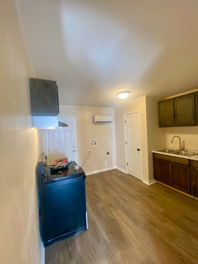 Photo - Peach St- 8 Plex Unidad 405