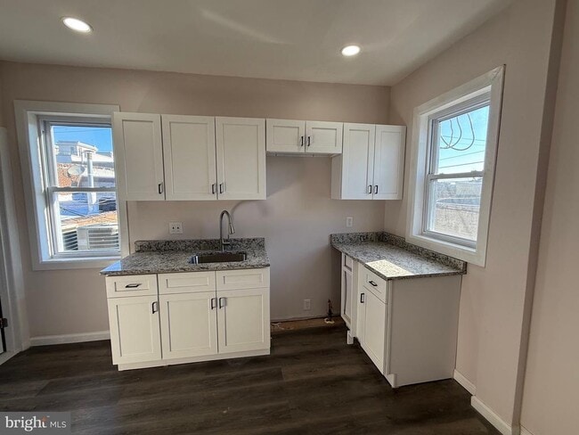 Photo - 2537 E Auburn St