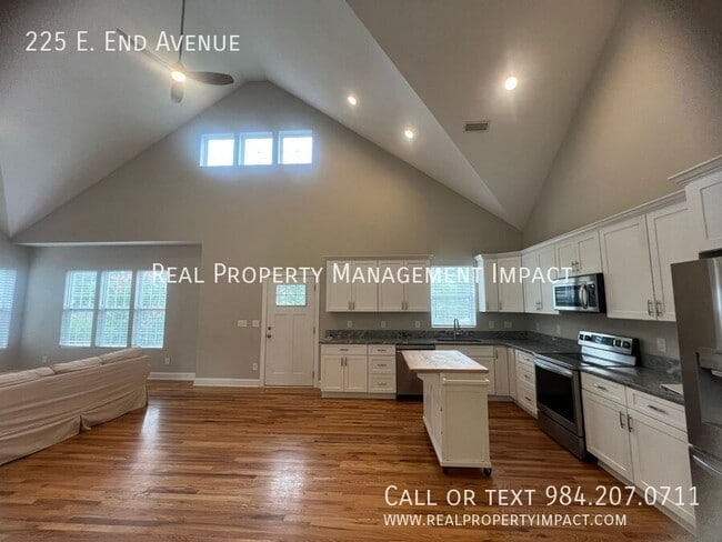 Photo - 225 East End Ave