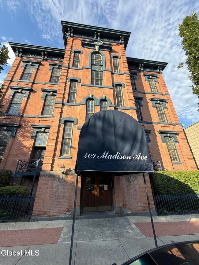 Building Photo - 409 Madison Ave Unit 303