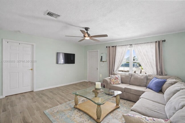 142 NW 10th Ct