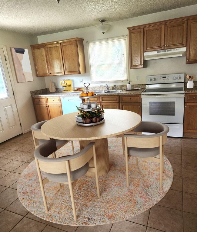 Photo - Country Club Apartments