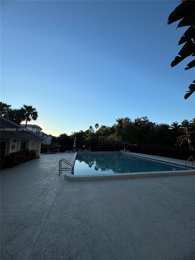 Photo - 721 N Pine Island Rd Unit 403