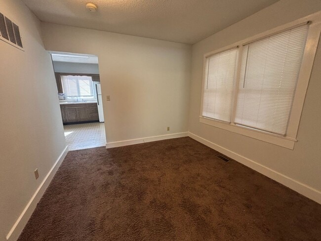 2214 Roanoke Ln