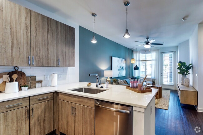 1BR, 1BA - 694 SF