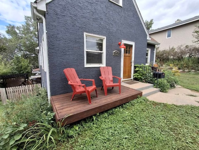 Building Photo - 869 Arkwright St N Rental