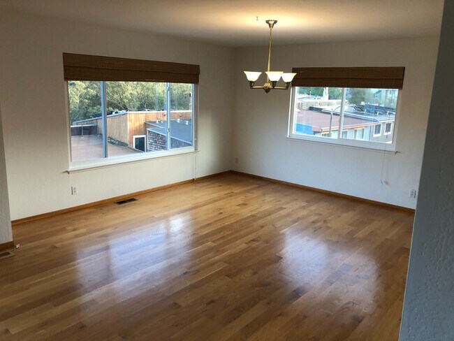 Photo - Huge and bright top floor 3 bedroom flat w...