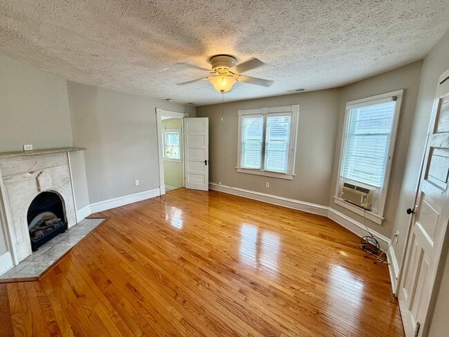 Photo - 316 E Locust St Unit 4