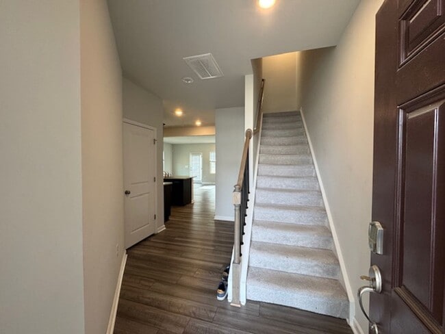 Photo - End-Unit Gem Near White Oak Crossing – Style, Space & Convenience!