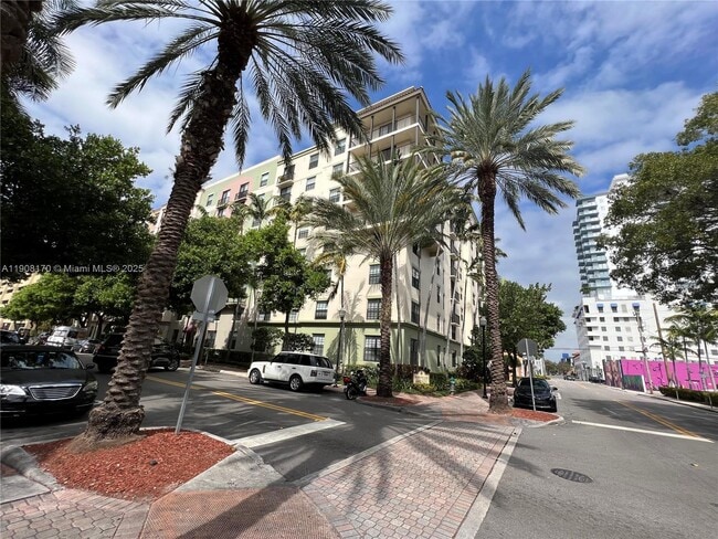 Photo - 1919 Van Buren St Unidad 720A