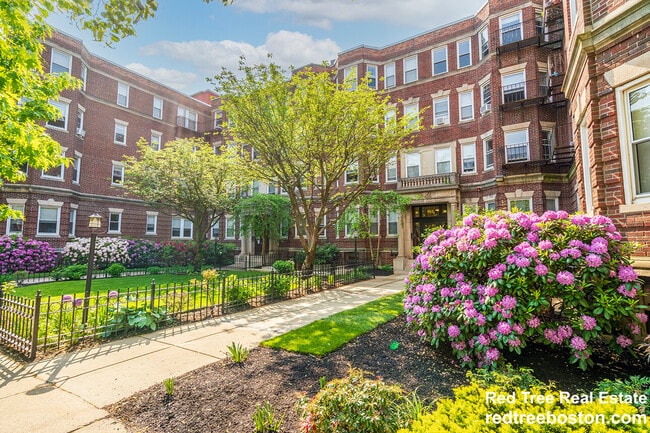 Building Photo - 104 Queensberry St Unit 14